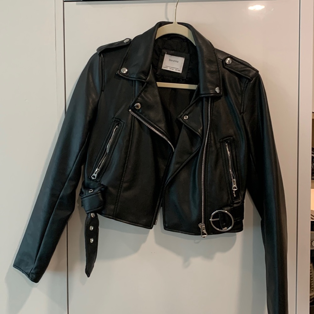 Cropped leather jacket